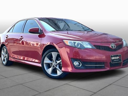 Used 2012 Toyota Camry SE image 2