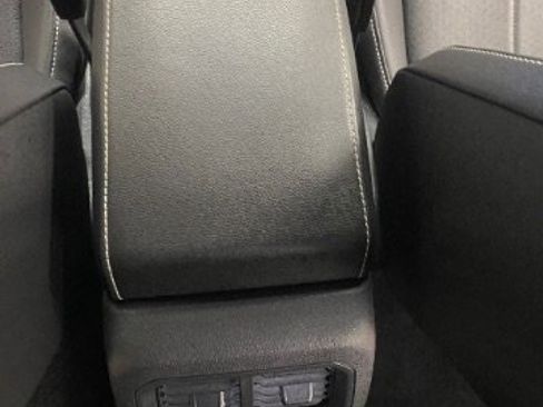 Used 2024 Volkswagen Tiguan SE image 26