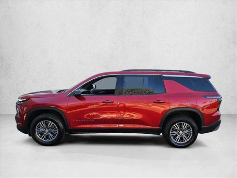 Used 2025 Chevrolet Traverse LT FWD image 9