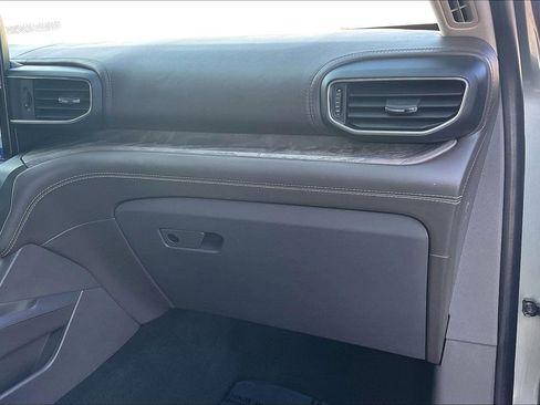 Used 2020 Ford Explorer Platinum w/ Premium Technology Package image 16