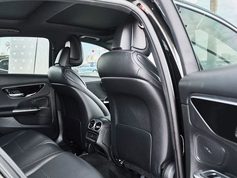 Used 2025 Mercedes-Benz C 300 4MATIC Sedan image 12