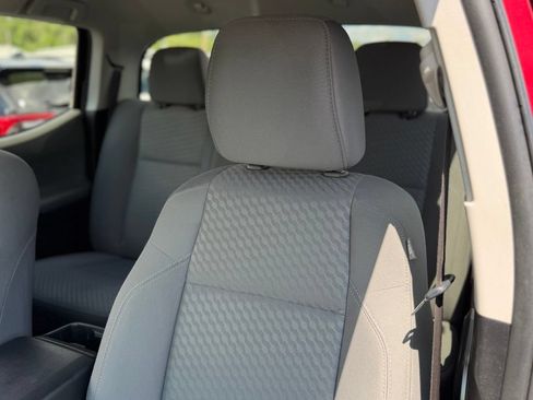 Certified 2023 Toyota Tacoma SR5 AWD/4WD image 7