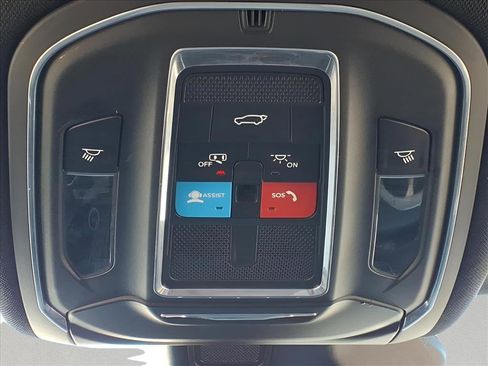 Used 2023 Jeep Grand Cherokee Limited image 24