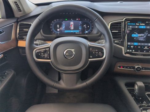 Used 2025 Volvo XC90 B6 Plus image 11