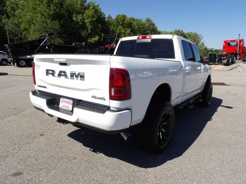 Used 2026 RAM 2500 Laramie AWD/4WD image 7