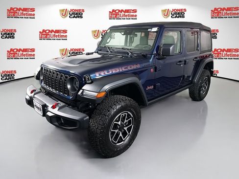 Used 2025 Jeep Wrangler Unlimited Rubicon w/ Convenience Group AWD/4WD image 13