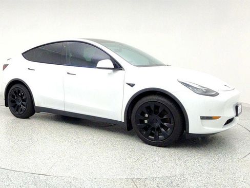Used 2020 Tesla Model Y Long Range image 3