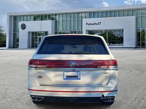 Certified 2024 Volkswagen Atlas SEL Premium R-Line image 5
