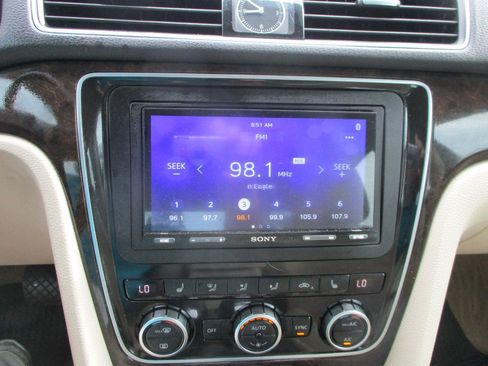 Used 2014 Volkswagen Passat TDI SEL Premium FWD image 14