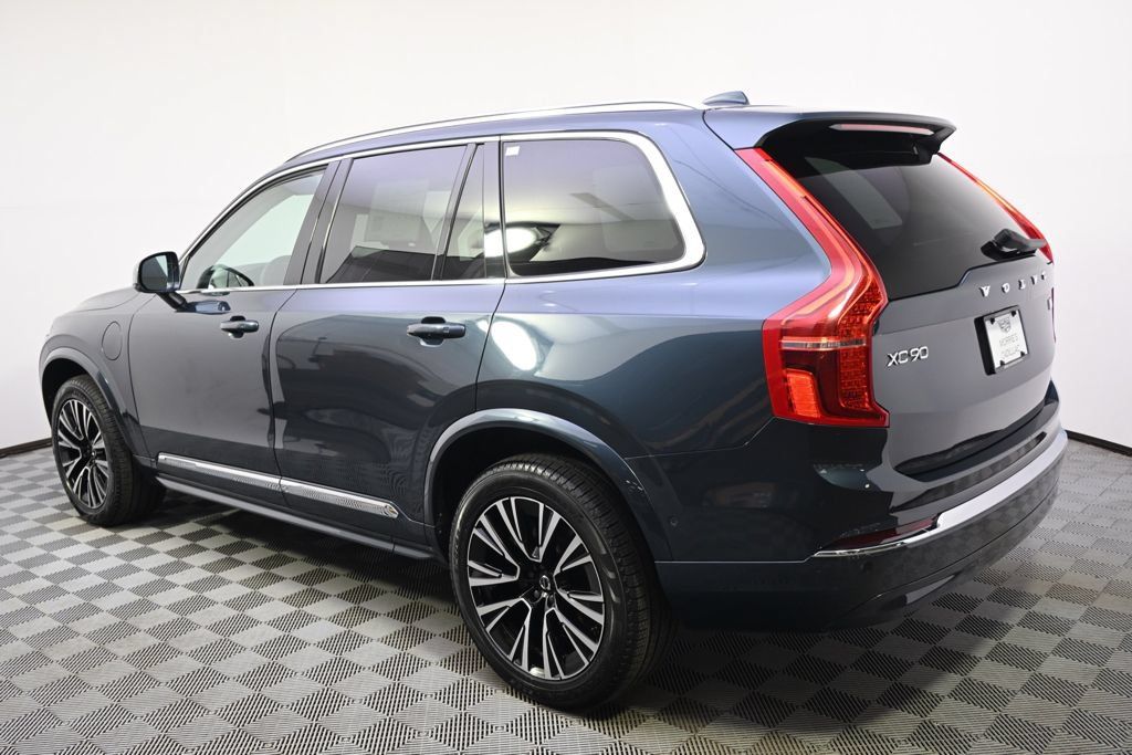 Used 2023 Volvo XC90 T8 Plus AWD/4WD image 3