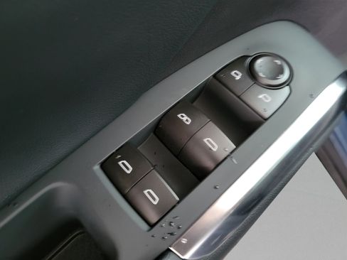 Used 2026 Chevrolet Traverse LT FWD image 12