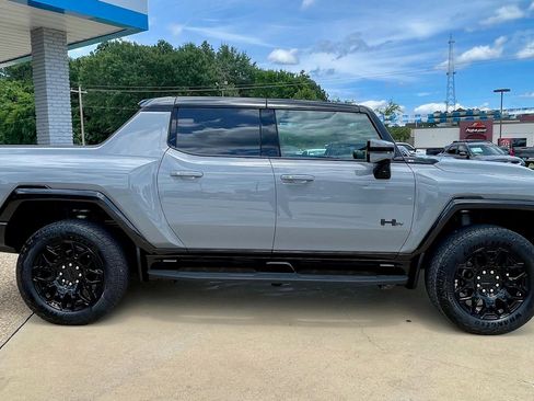 New 2025 GMC Hummer EV 3X w/ LPO, Dark Essentials Package image 2