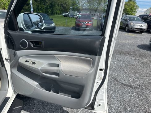 Used 2006 Toyota Tacoma 4x4 Access Cab V6 image 9
