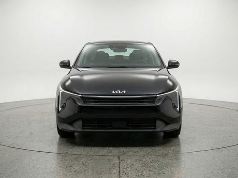 Used 2025 Kia K4 LXS FWD image 2