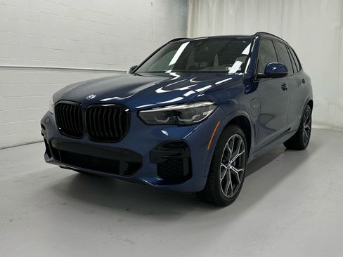 Used 2022 BMW X5 xDrive45e w/ M Sport Package AWD/4WD image 4