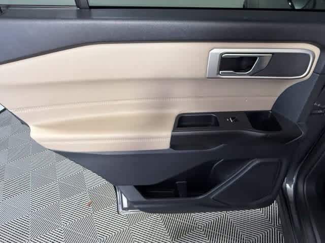 Used 2020 Ford Explorer XLT w/ Equipment Group 202A RWD image 40
