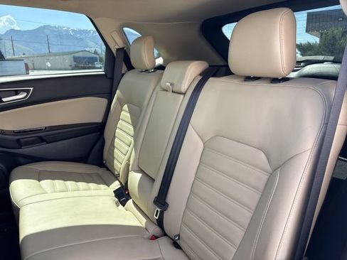 Used 2020 Ford Edge SEL AWD/4WD image 19