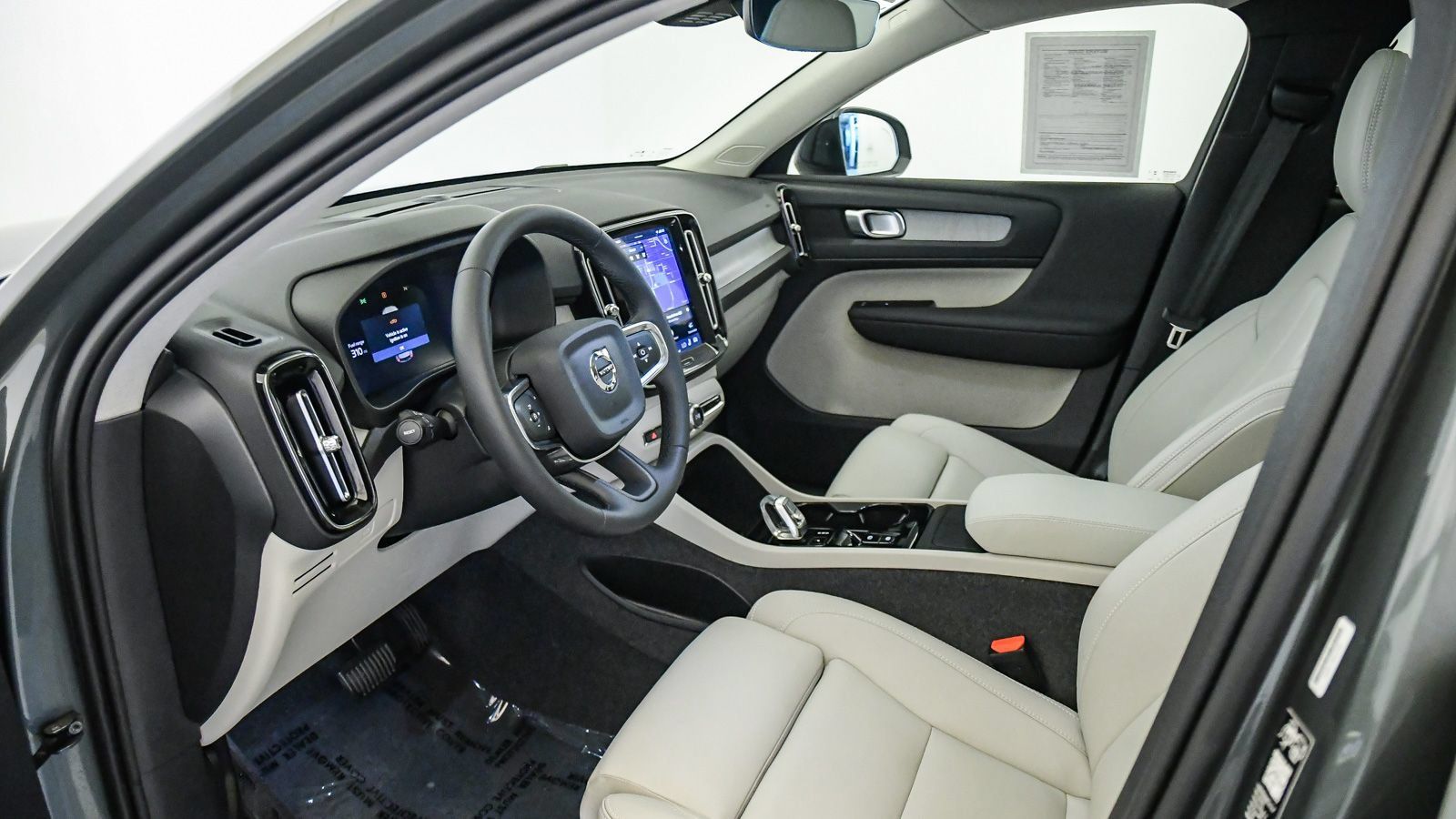 Certified 2026 Volvo XC40 B5 Plus AWD/4WD image 17