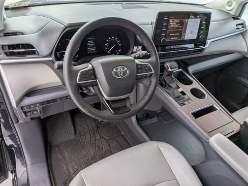 Used 2023 Toyota Sienna XLE w/ XLE Plus Package image 11