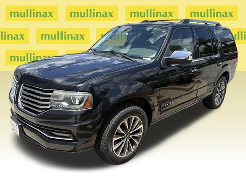 Used 2015 Lincoln Navigator 2WD image 3