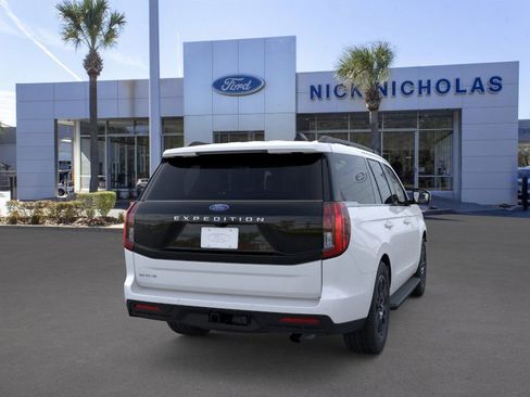 New 2026 Ford Expedition Active image 8