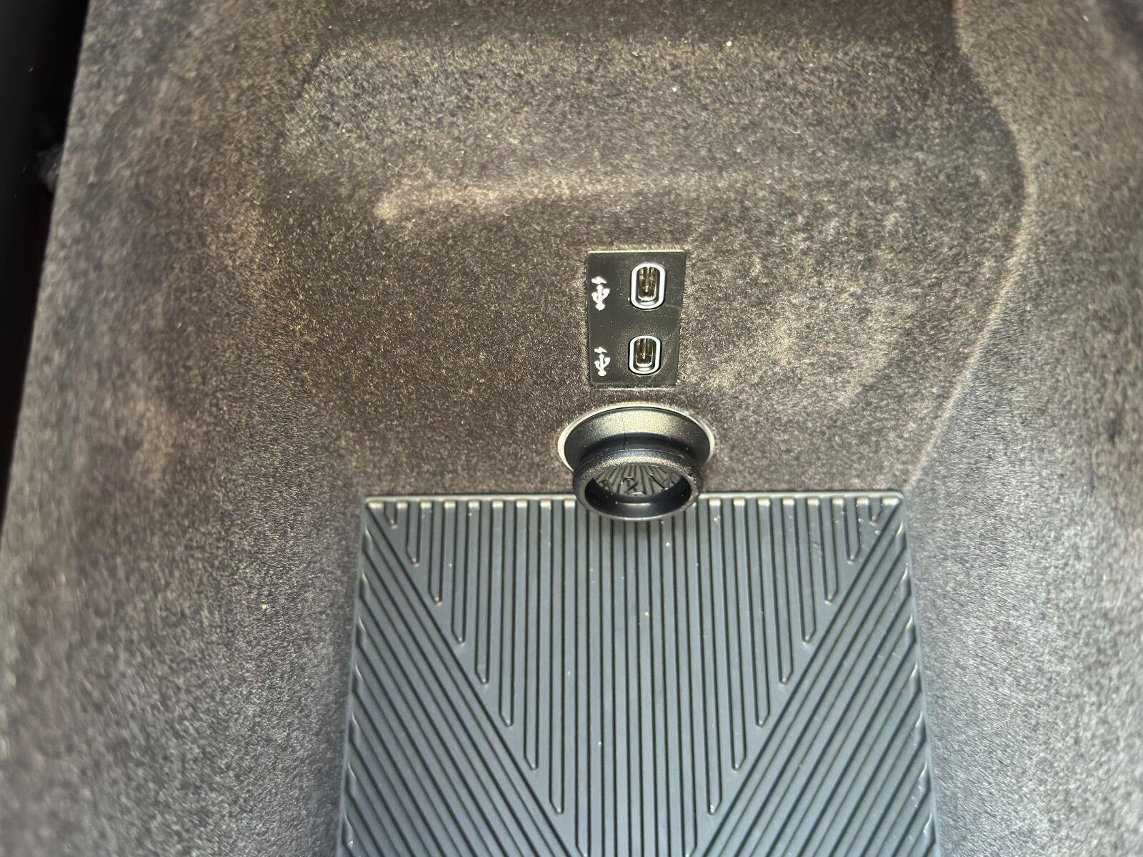 Used 2024 BMW i7 xDrive60 AWD/4WD image 36