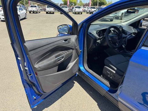 Used 2018 Ford Escape SE w/ SE Sync 3 Package AWD/4WD image 22