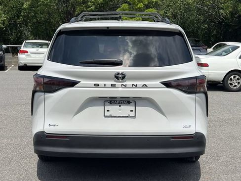Used 2026 Toyota Sienna XLE FWD image 12