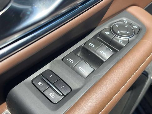 Used 2023 Chevrolet Tahoe High Country AWD/4WD image 18