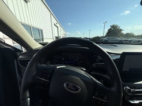 Used 2020 Ford Explorer XLT w/ Equipment Group 202A RWD image 17