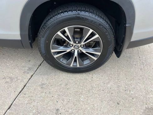Used 2019 Toyota Highlander Plus image 7
