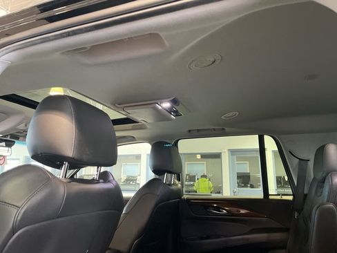 Used 2019 Cadillac Escalade Premium Luxury image 8