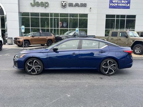 Used 2024 Nissan Altima 2.5 SR FWD image 5
