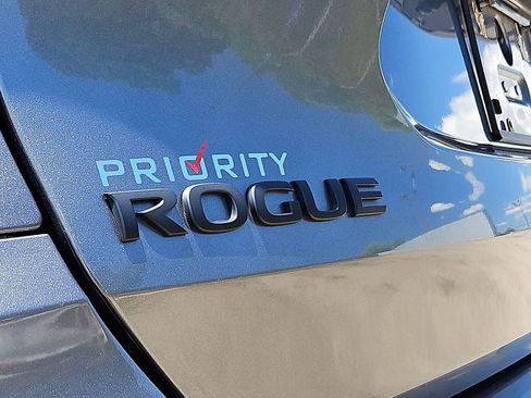 Used 2018 Nissan Rogue SV w/ Premium Package FWD image 37