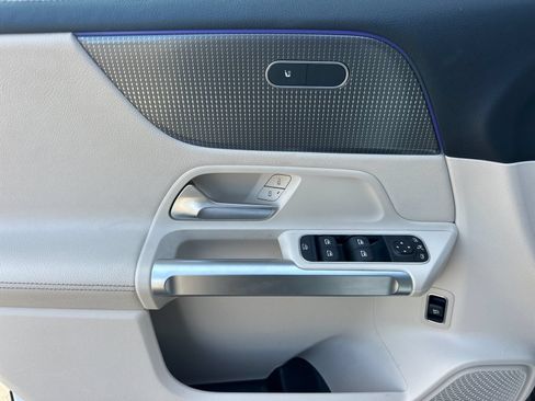 Used 2022 Mercedes-Benz GLB 250 image 11