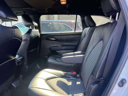 Used 2023 Toyota Highlander XSE image 13