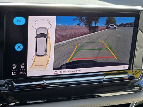 New 2026 Volkswagen Atlas SE image 12