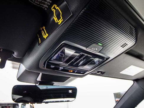 New 2026 Volkswagen Tiguan SE R-Line FWD image 34