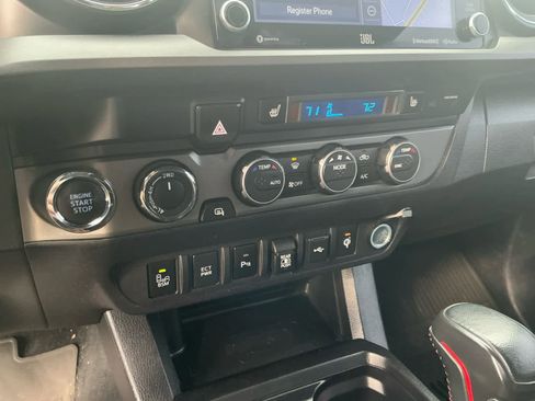 Used 2022 Toyota Tacoma TRD Off-Road image 24