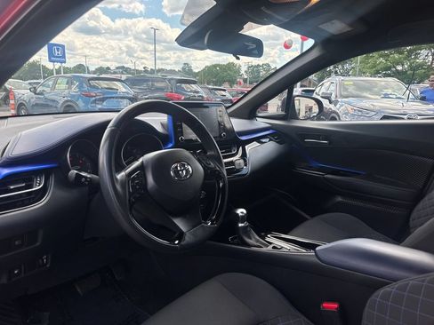 Used 2021 Toyota C-HR XLE FWD image 14