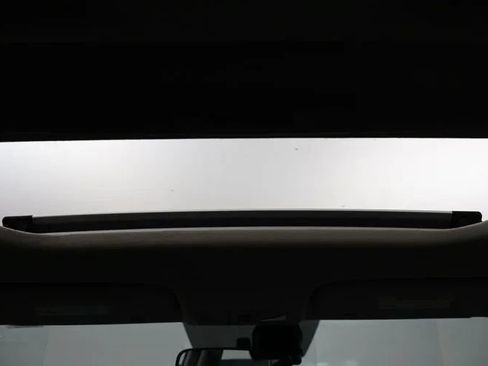 Used 2025 Hyundai Venue SEL FWD image 20