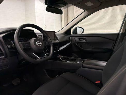 Used 2024 Nissan Rogue S FWD image 6