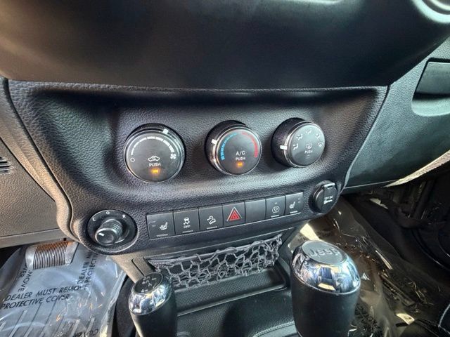 Used 2017 Jeep Wrangler Unlimited Sahara w/ Connectivity Group AWD/4WD image 22