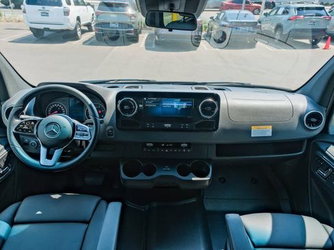 Used 2024 Mercedes-Benz Sprinter 2500 image 10