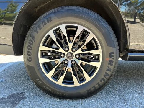 Used 2025 Ford Expedition Max Platinum AWD/4WD image 14