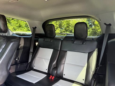 Used 2022 Ford Explorer XLT w/ Equipment Group 202A RWD image 13