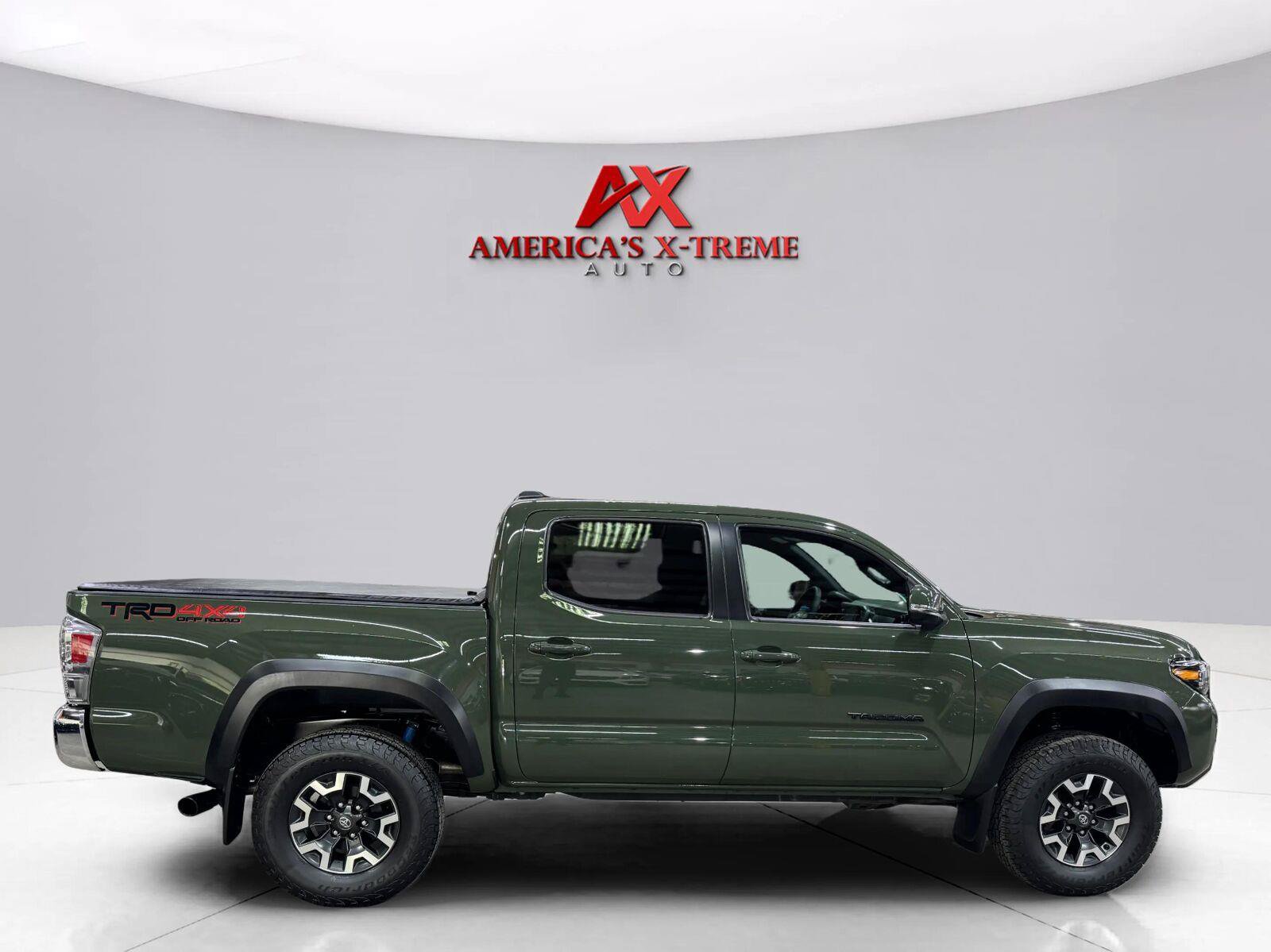 Used 2022 Toyota Tacoma TRD Off-Road AWD/4WD image 8