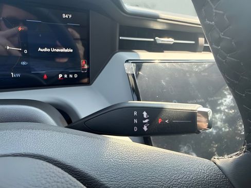 Used 2027 Chevrolet Bolt LT w/ Comfort Package FWD image 16