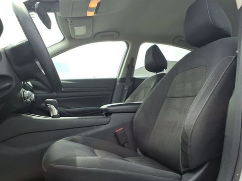 Used 2024 Nissan Altima 2.5 SV FWD image 12