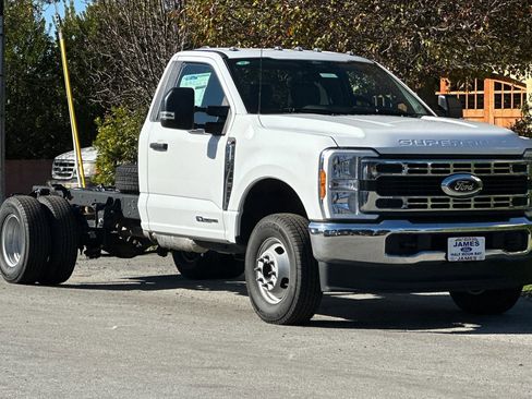 Used 2024 Ford F350 XLT image 7